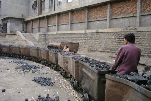 Sorting_coal_out_of_waste_stone